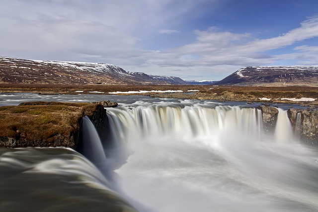 Best Iceland Travel Routes for Nature Drama and Cozy Prestige
