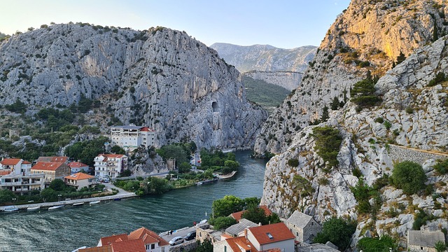 Croatian Journeys Shaped by Islands, Stone Towns, and Summer Light