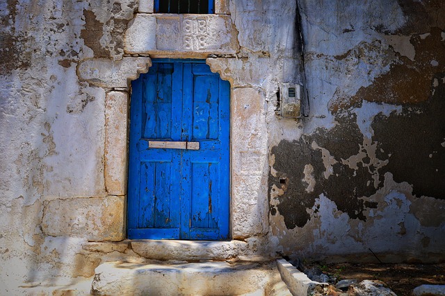Greece Travel Moments Framed by White Walls and Blue Water